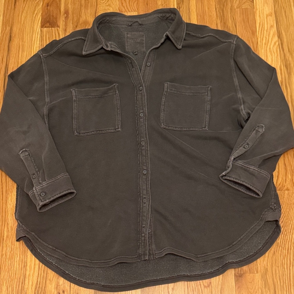 Aerie Women’s Gray Button-Up Shirt